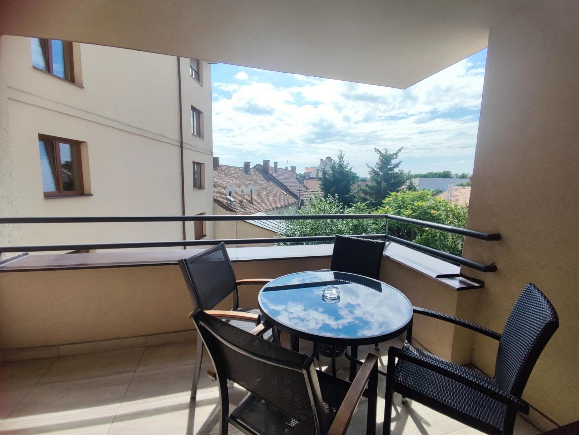 Bajcsy Apartment Debrecen Eksteriør bilde